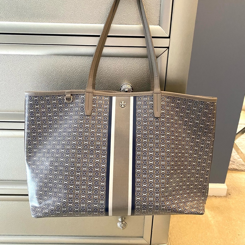 EUC Tory Burch Tan and Navy Gemini link lg tote